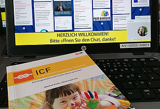 ICF Buch und Laptop